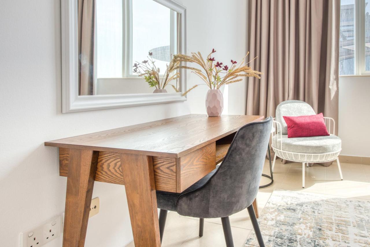 Appartamento Exquisite Dubai's Urban Living In The Centre *