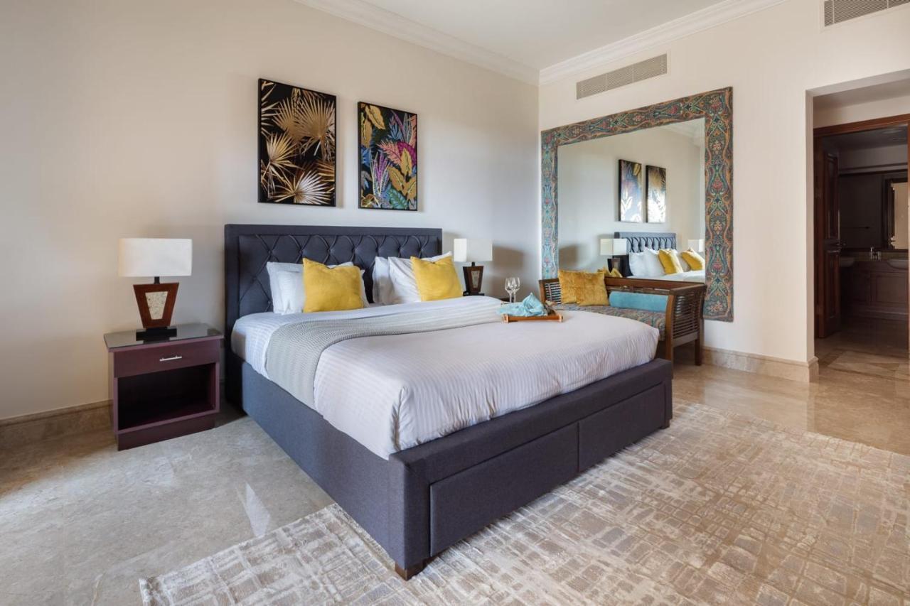Frank Porter - Fairmont Palm Residences *