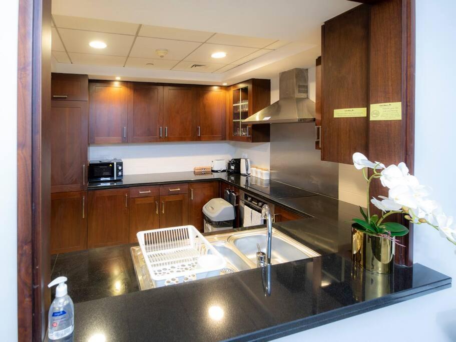 First Class 2br With Full Burj Khalifa And Fountain View Dubai