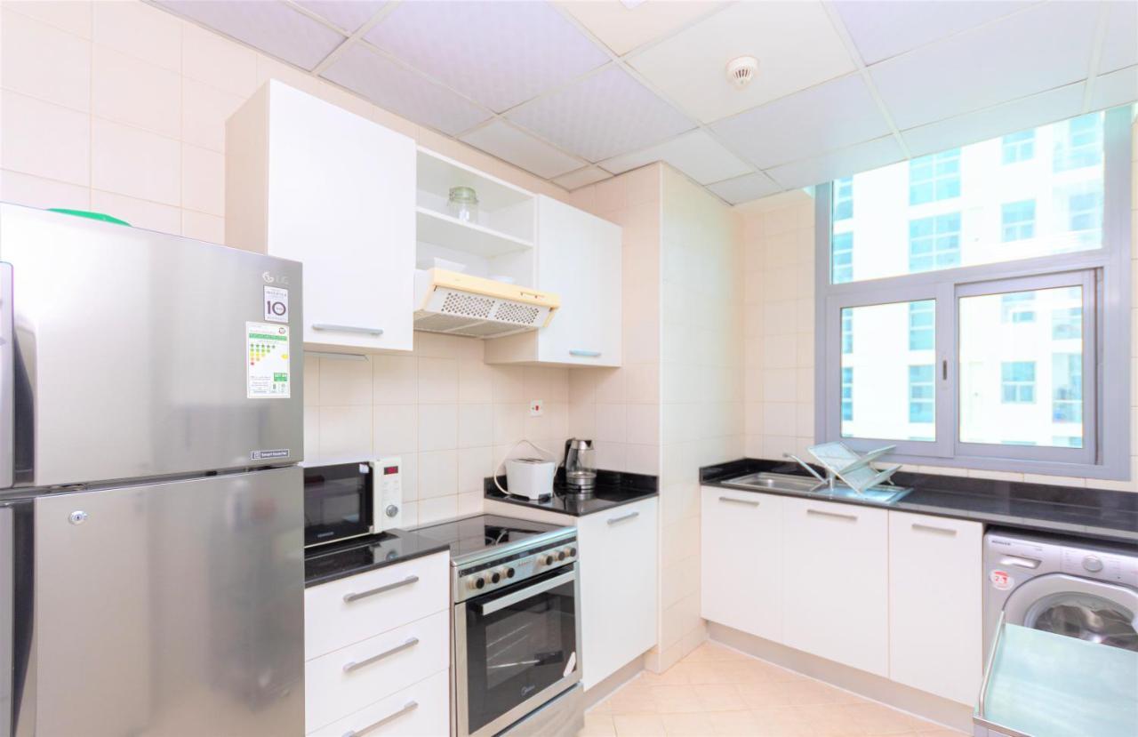 Gorgeous 1 Bed With Balcony - Walk Distance *