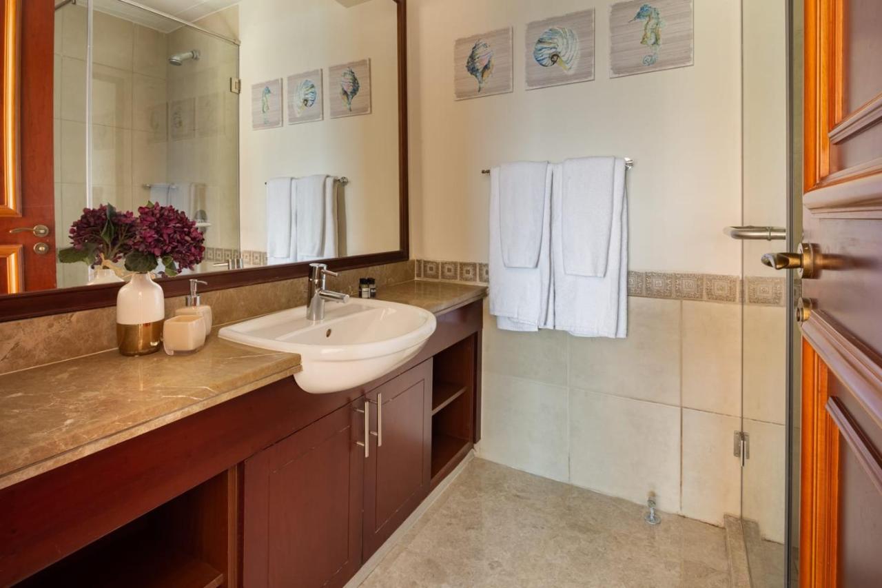 Frank Porter - Fairmont Palm Residences *