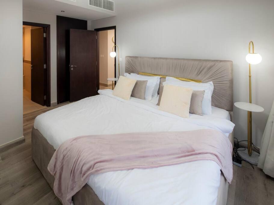 First Class 2br With Full Burj Khalifa And Fountain View Dubai
