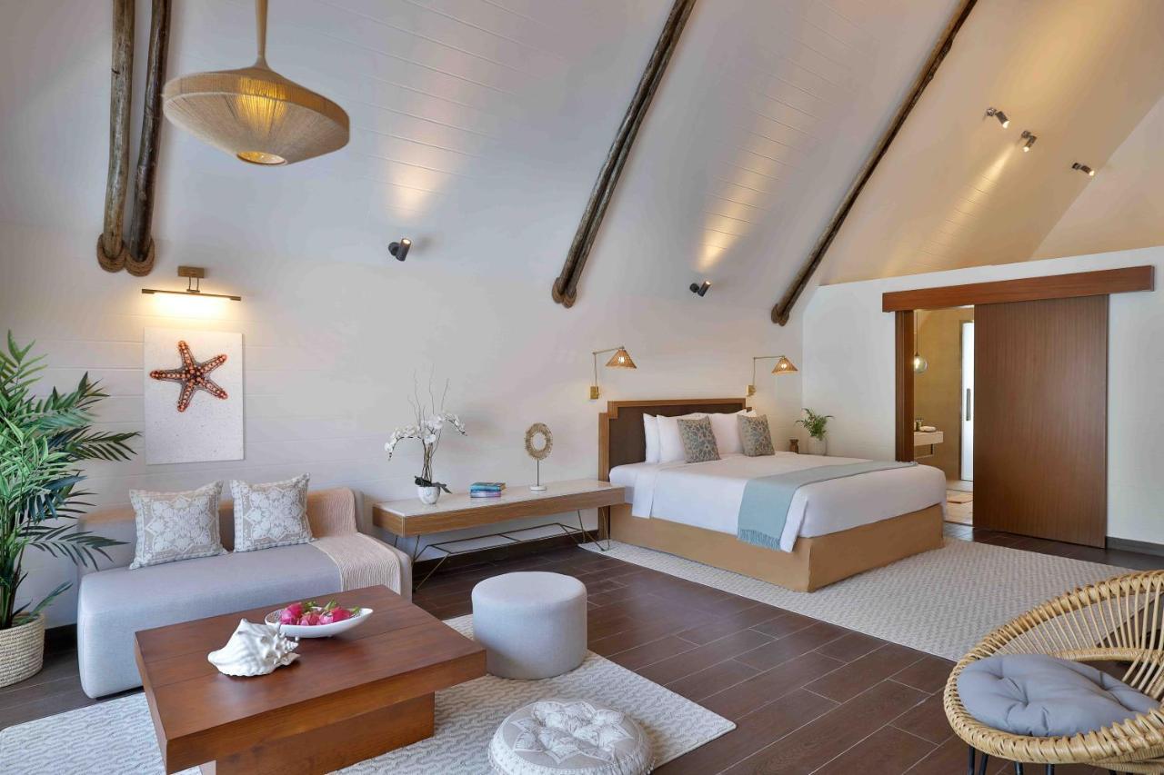 Anantara World Islands Resort