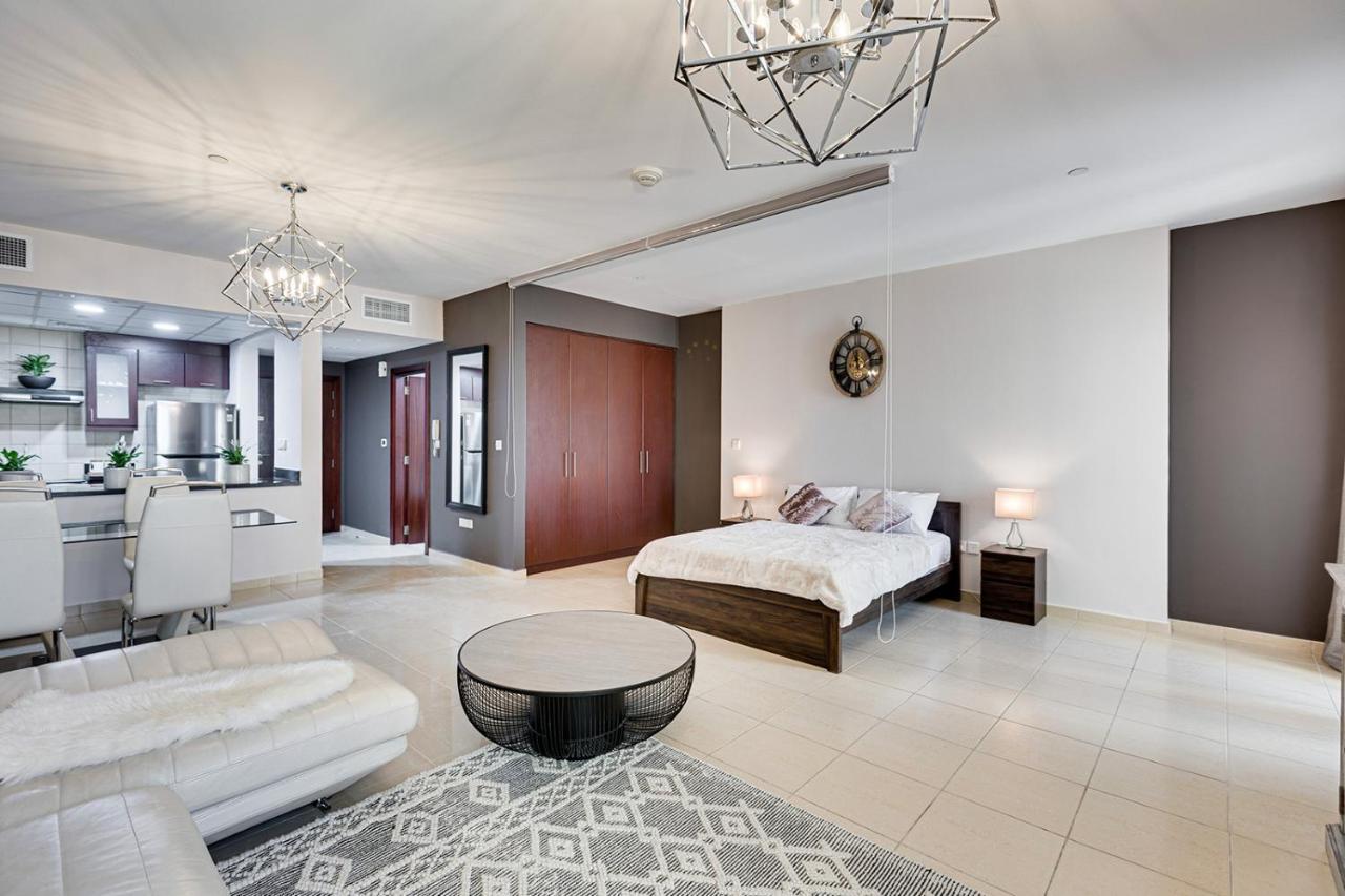 Entire Serviced Studio Jbr Sea View Balcony Appartamento