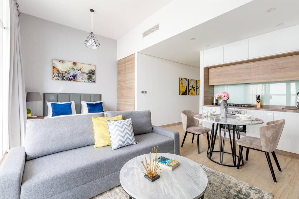 Frank Porter - Studio One Apartament Dubai