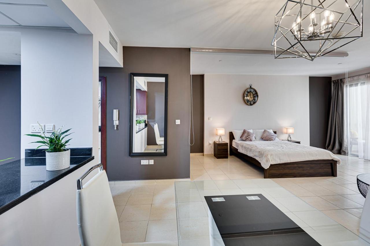 Entire Serviced Studio Jbr Sea View Balcony Appartamento