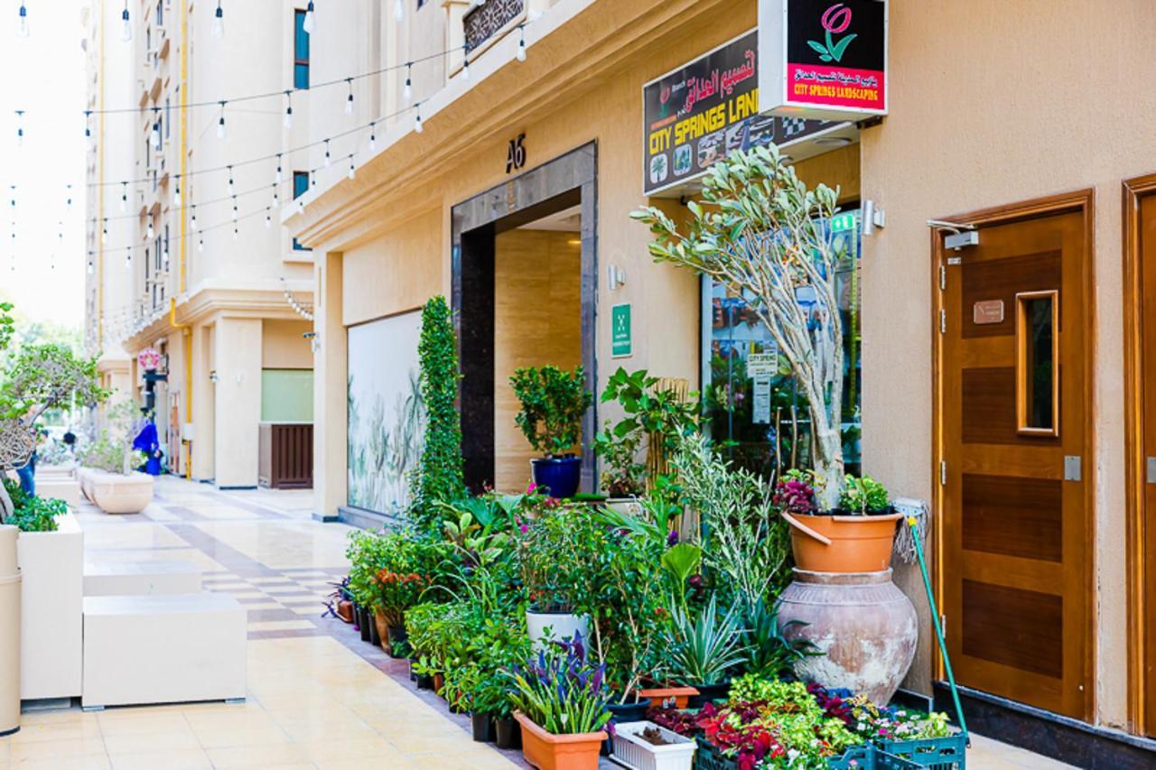 Appartamento Elegant With Lively Vicinity In Dubai's Heart