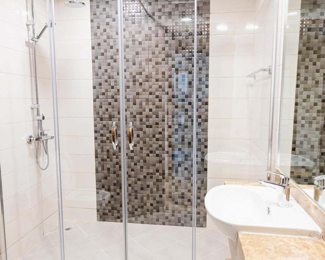 Appartamento Elegant With Lively Vicinity In Dubai's Heart Dubai