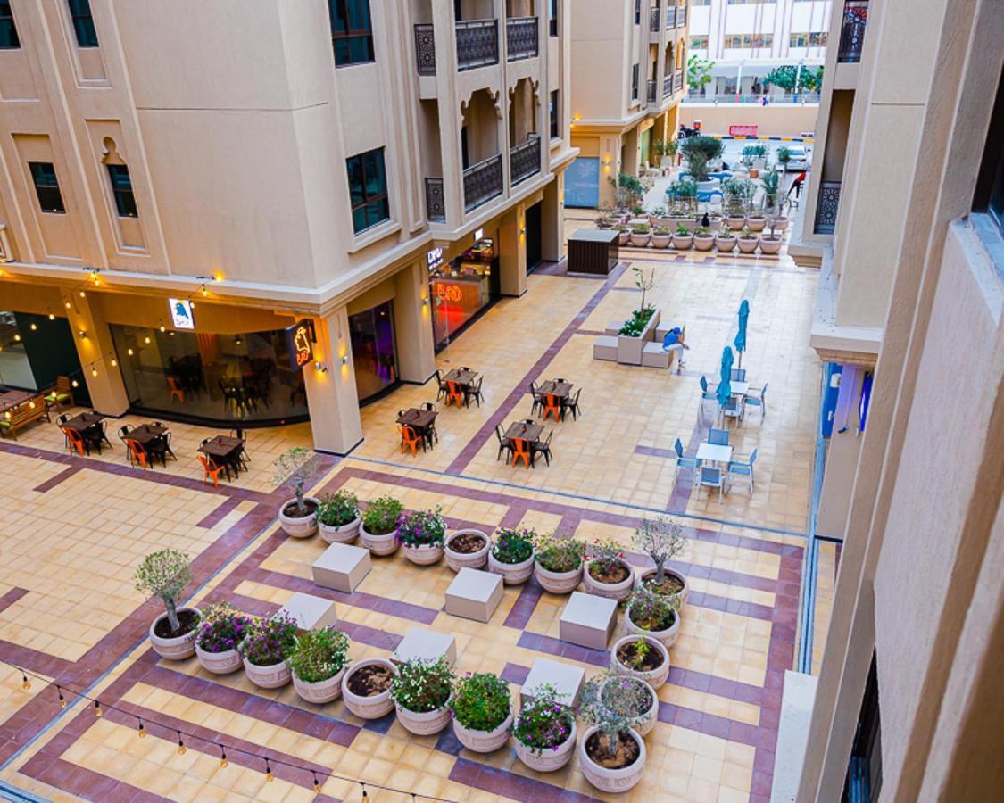 Elegant With Lively Vicinity In Dubai's Heart Appartamento *