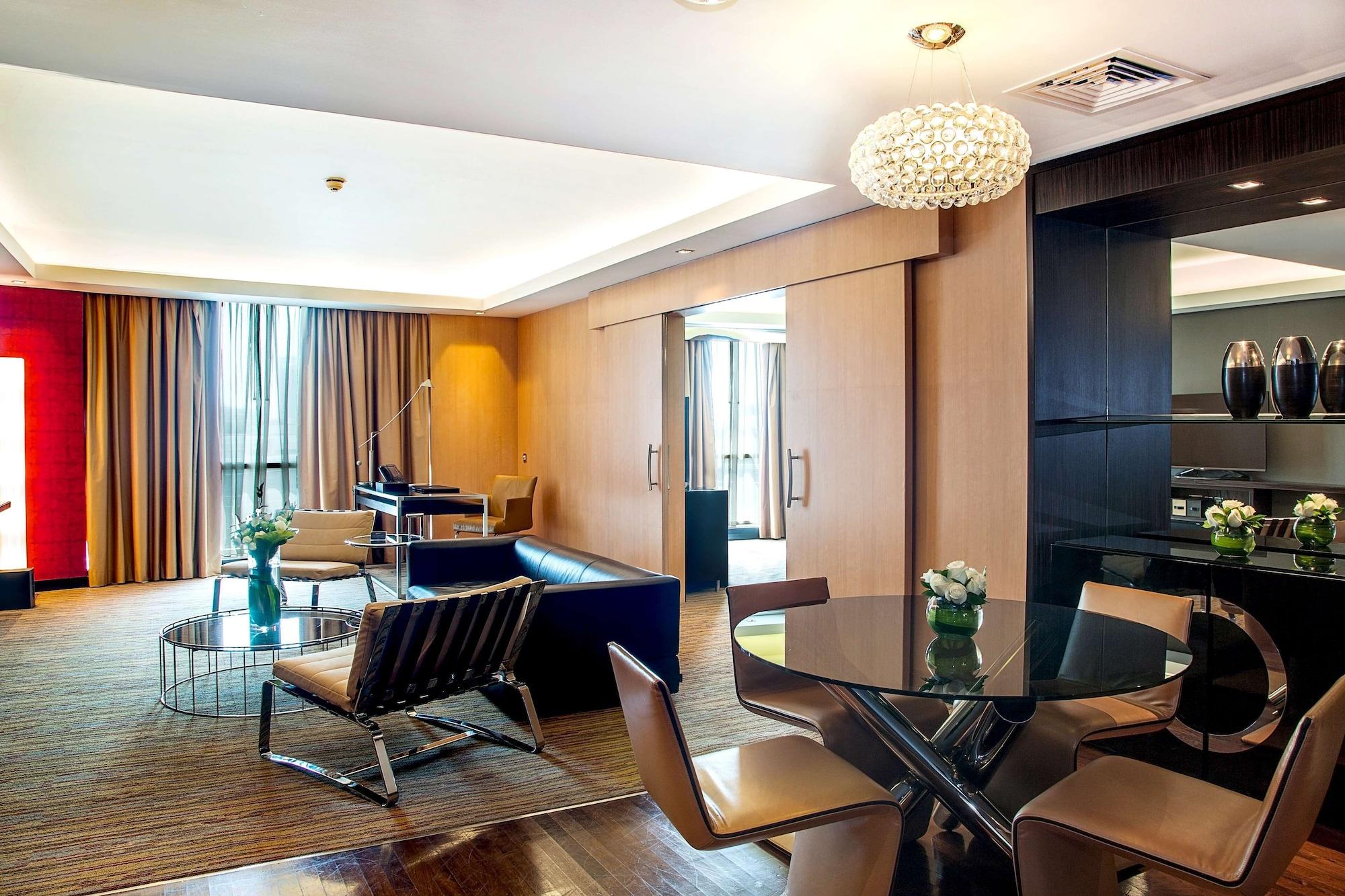 Radisson Blu Hotel, Media