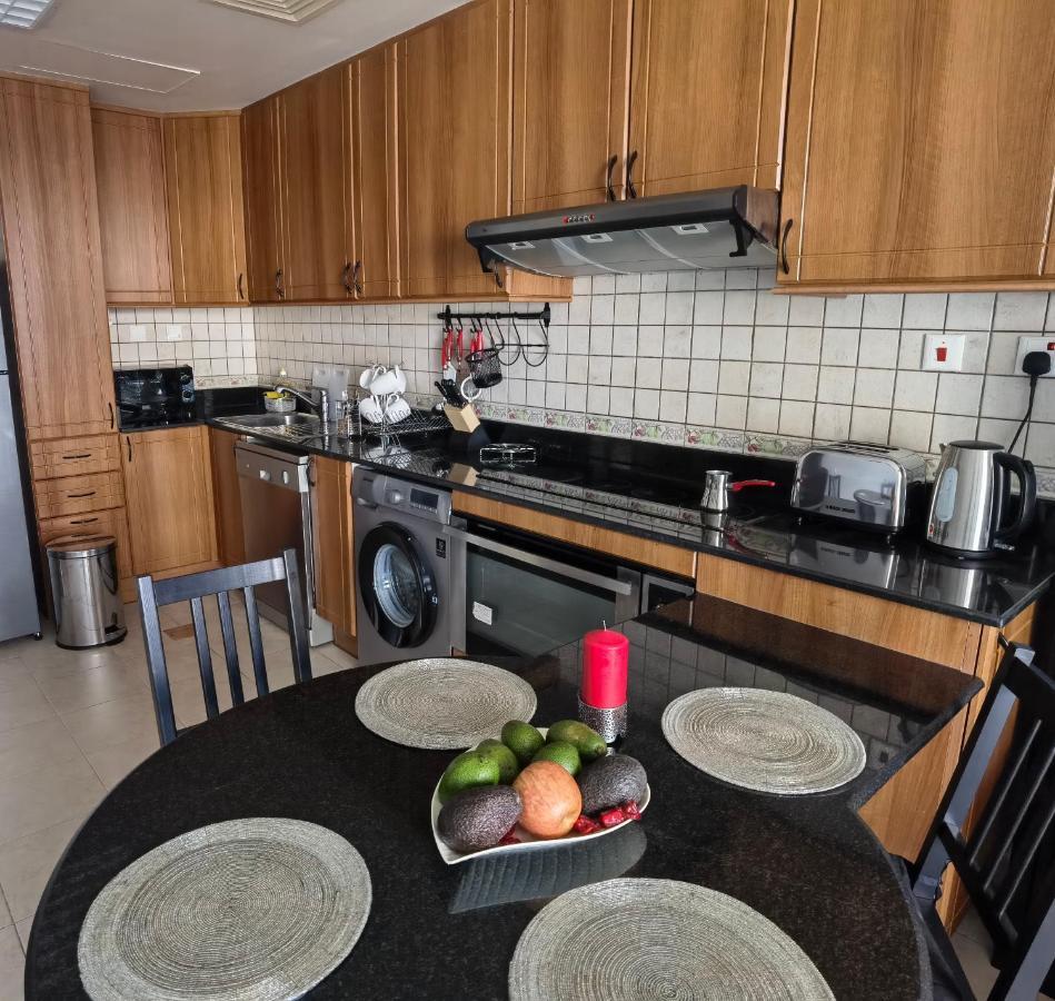Serenity 3br Palm View In Marina *