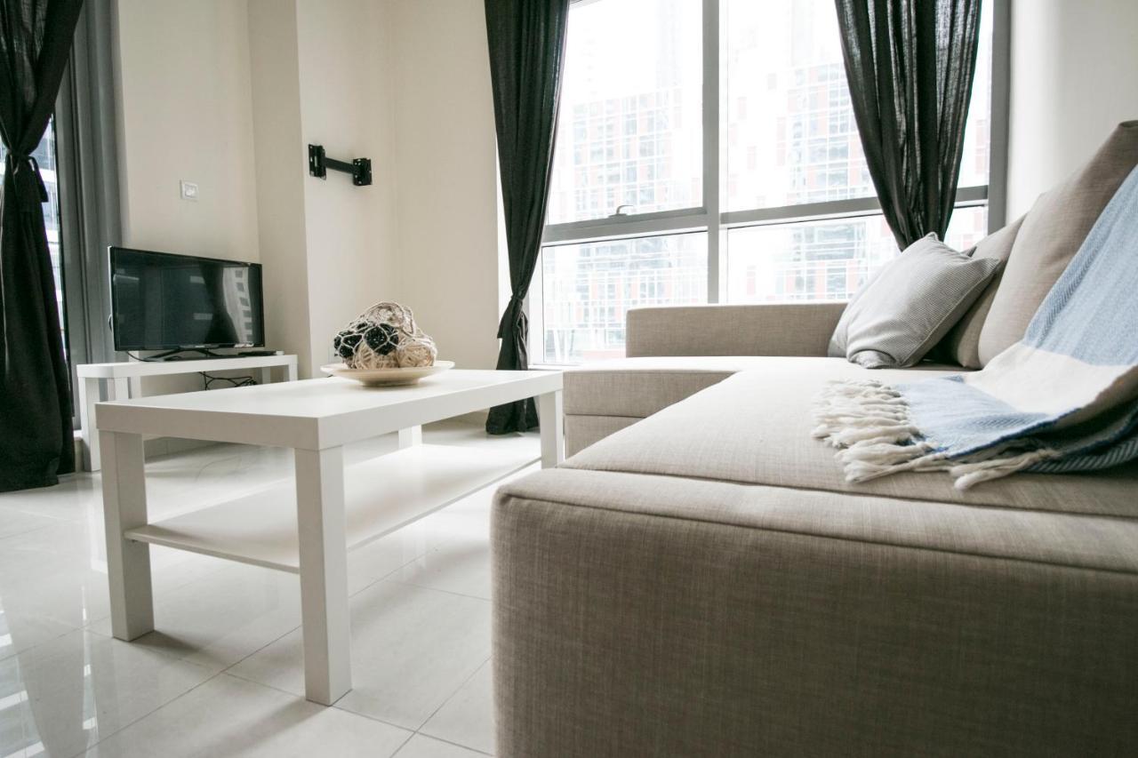 Higuests - Chic Apt Near Marina Walk With Pool And Gym Apartment Dubai