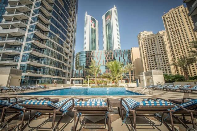 Higuests - Chic Apt Near Marina Walk With Pool And Gym