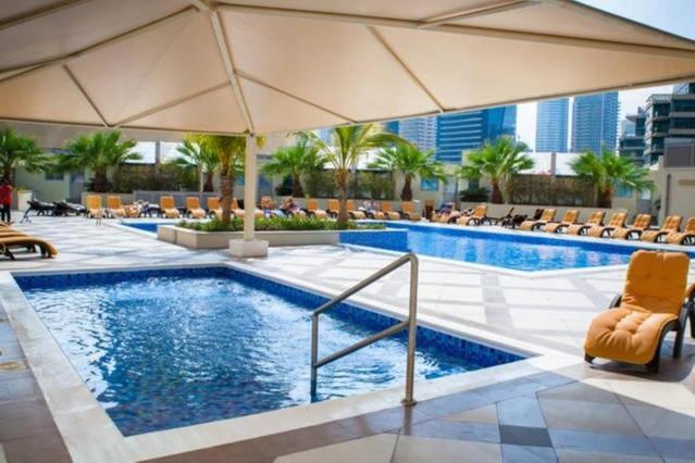 Higuests - Chic Apt Near Marina Walk With Pool And Gym * Dubai