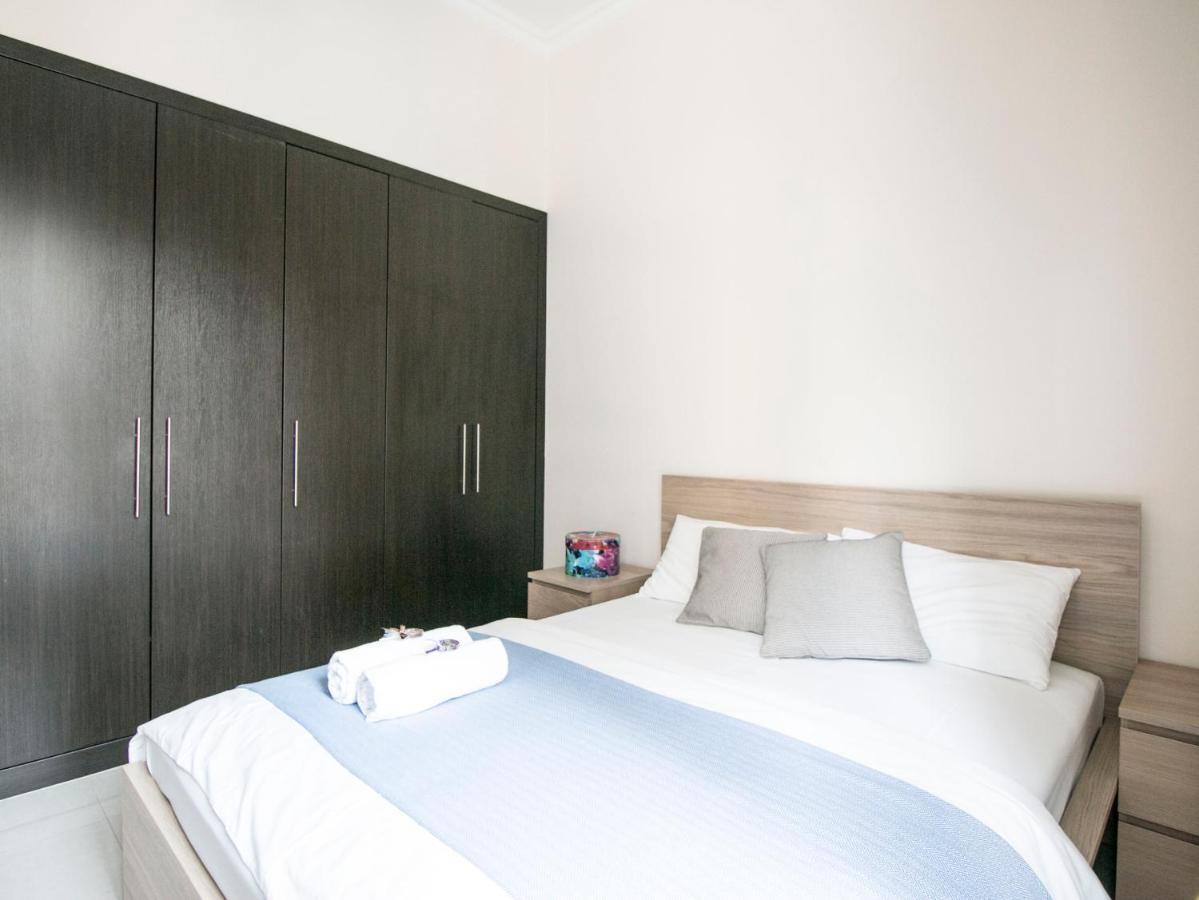 Apartment Higuests - Chic Apt Near Marina Walk With Pool And Gym Dubai