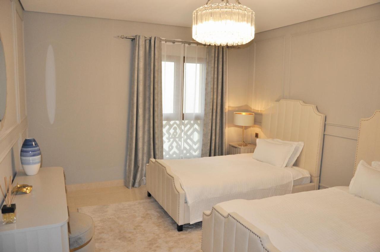 Spacious 4 Bd With Amazing Sea View *