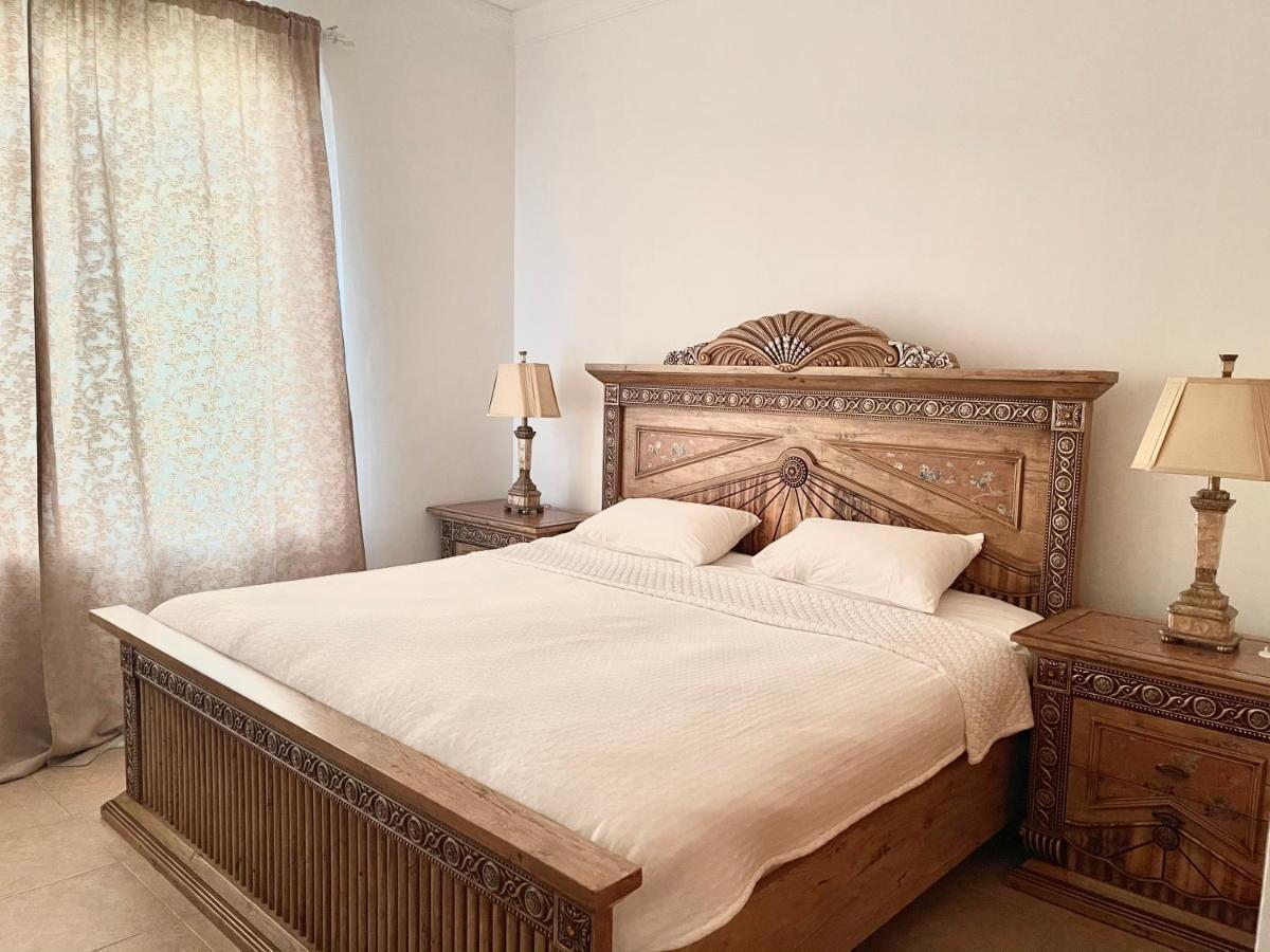 Luxury - Beachfront - Spacious Shoreline Residences - 5 Star Private * Dubai