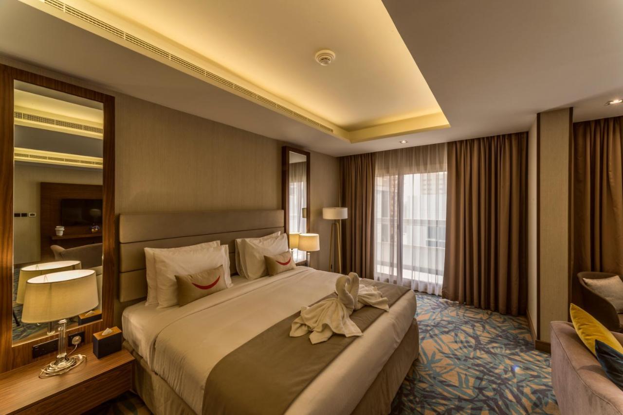 Hotel Mena Plaza Albarsha 4*