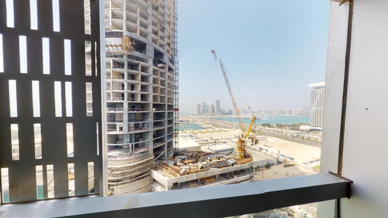 Key View - Cayan Tower Dubai