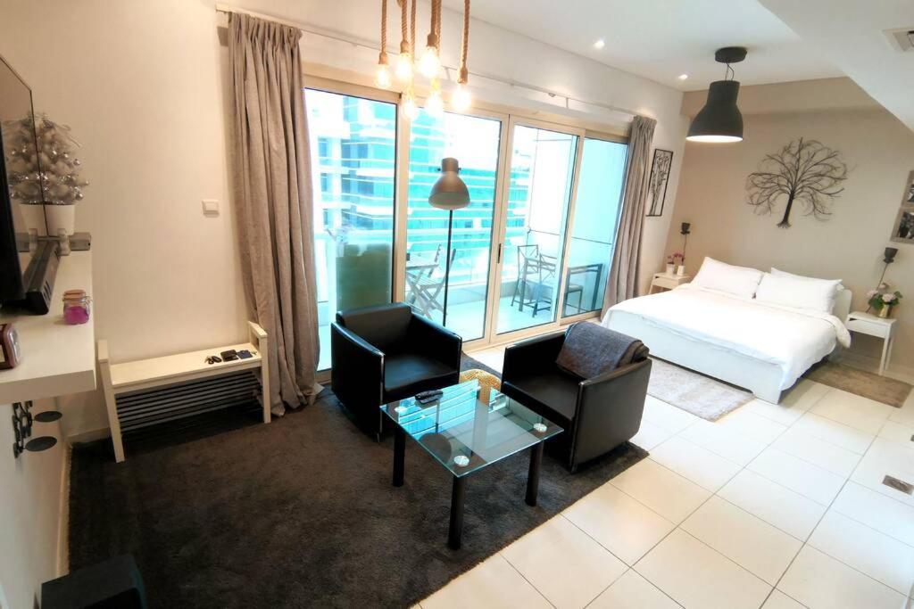 Jbr Studio At Royal Oceanic Tower Dubai