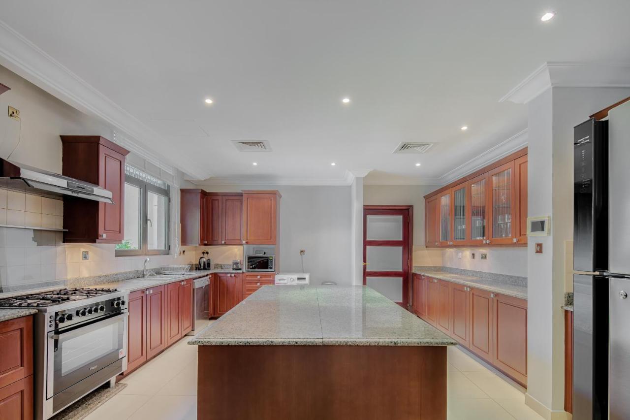 Maison Privee - Prvt Pool & Access In Luxury Palm Jumeirah 6br Villa *