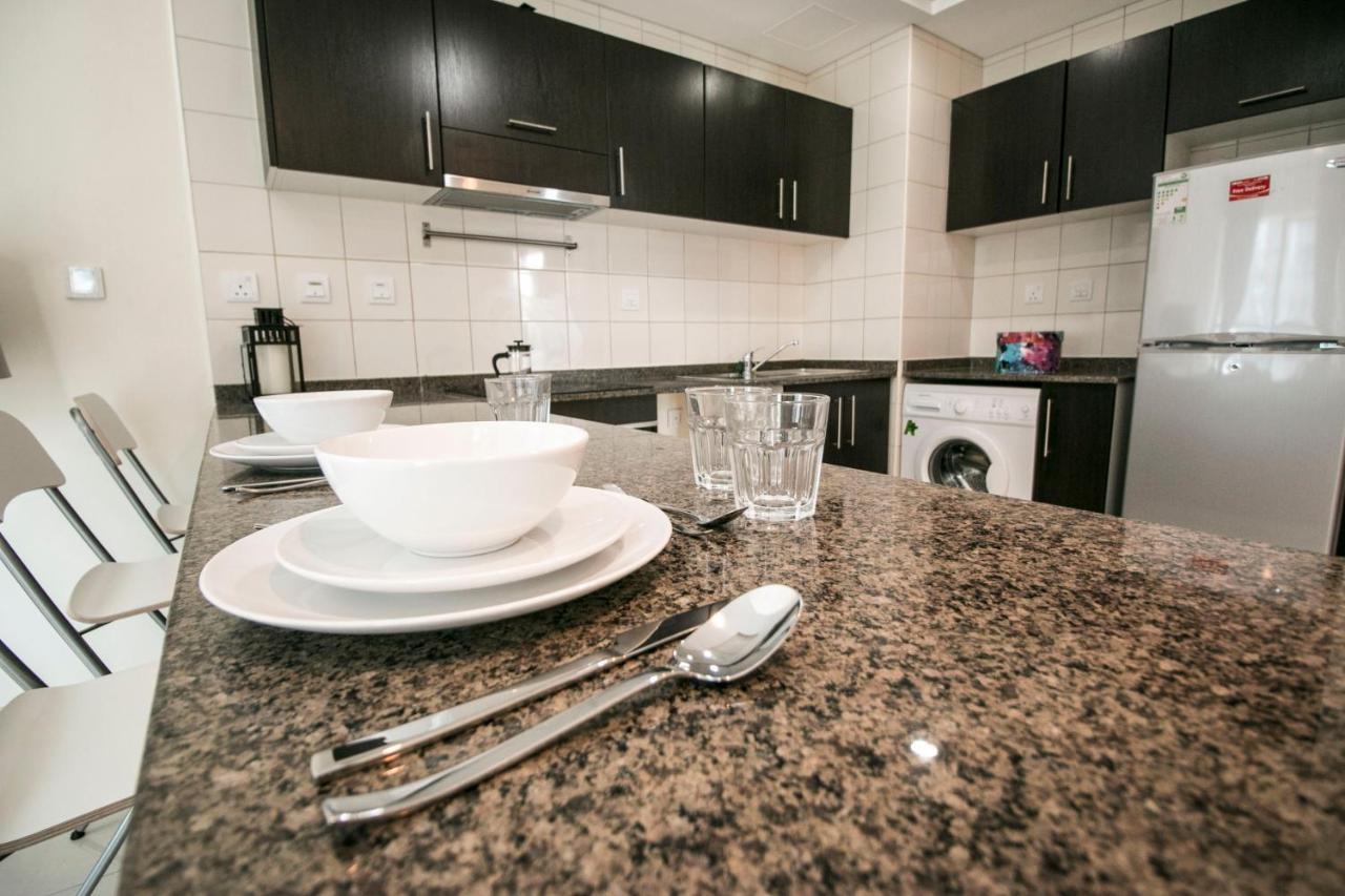 Higuests - Chic Apt Near Marina Walk With Pool And Gym * Dubai