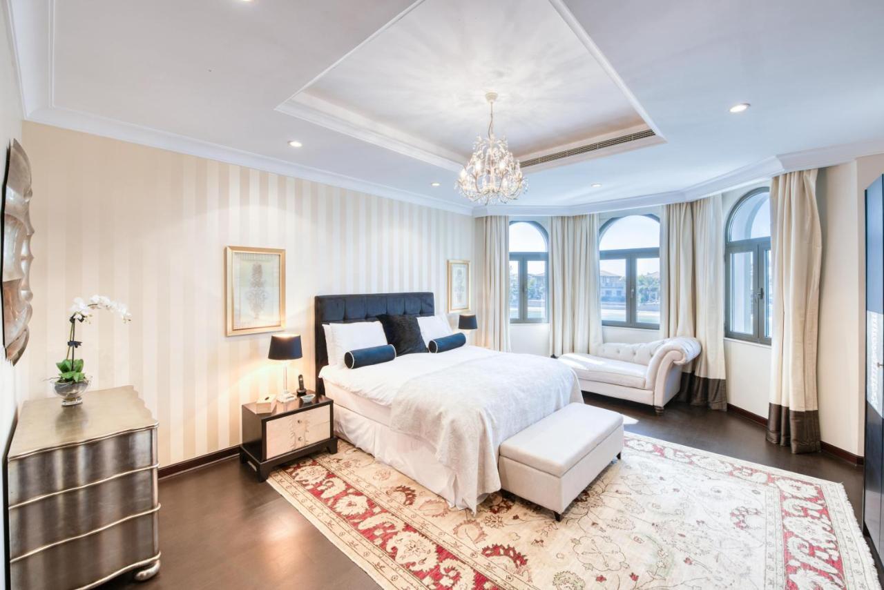 Maison Privee - Glamourous Beachfront On The Palm With Pool Pousada Dubai
