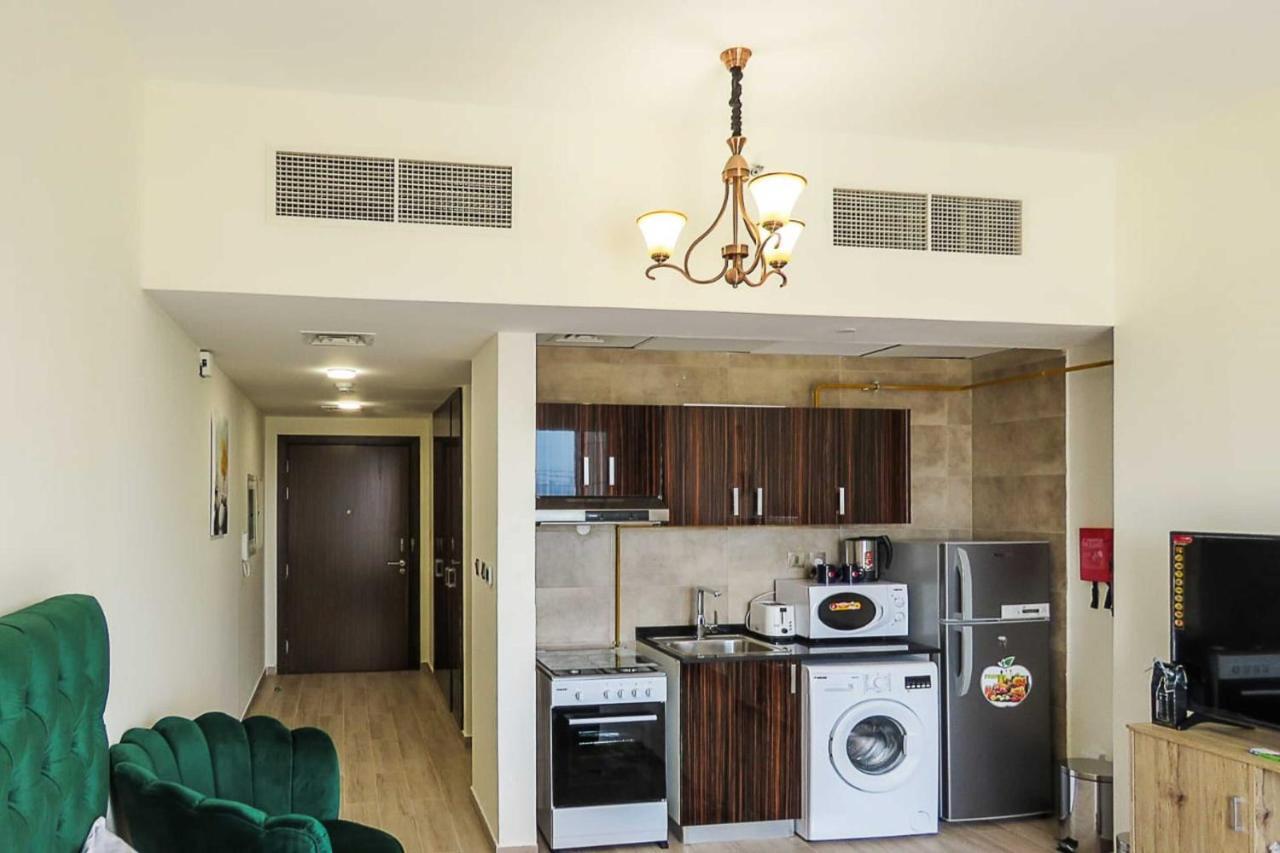 Oyo 860 Studio Apartment, Maya Tower 4, Jumeirah Village Triangle Gasthuis