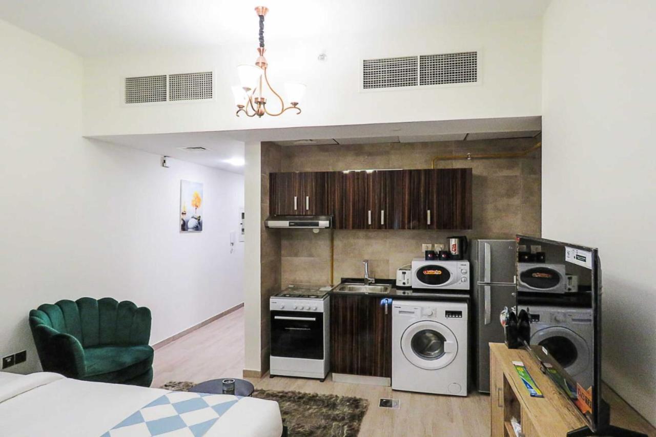 Gasthuis Oyo 860 Studio Apartment, Maya Tower 4, Jumeirah Village Triangle *