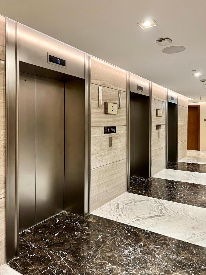 Plush Homes - Panoramic Beach View Chic 2 Bedroom In Marina
