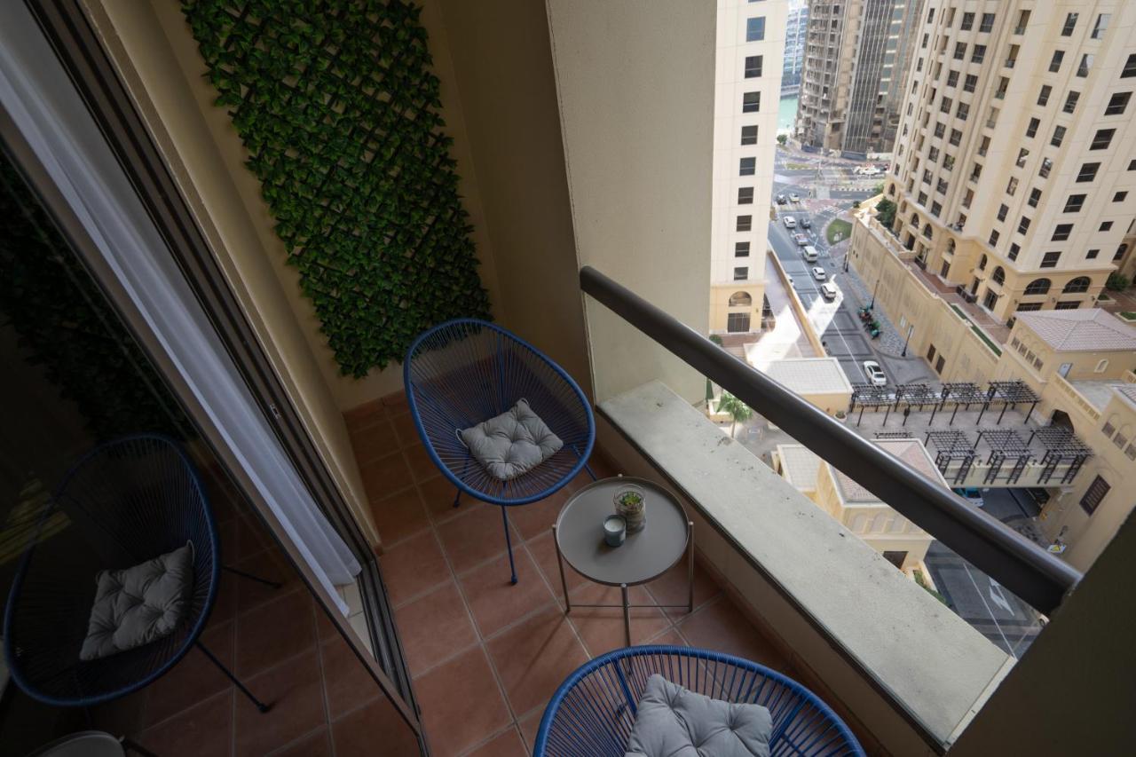 Higuests - Charming Studio With Balcony, Minutes To The Apartamento