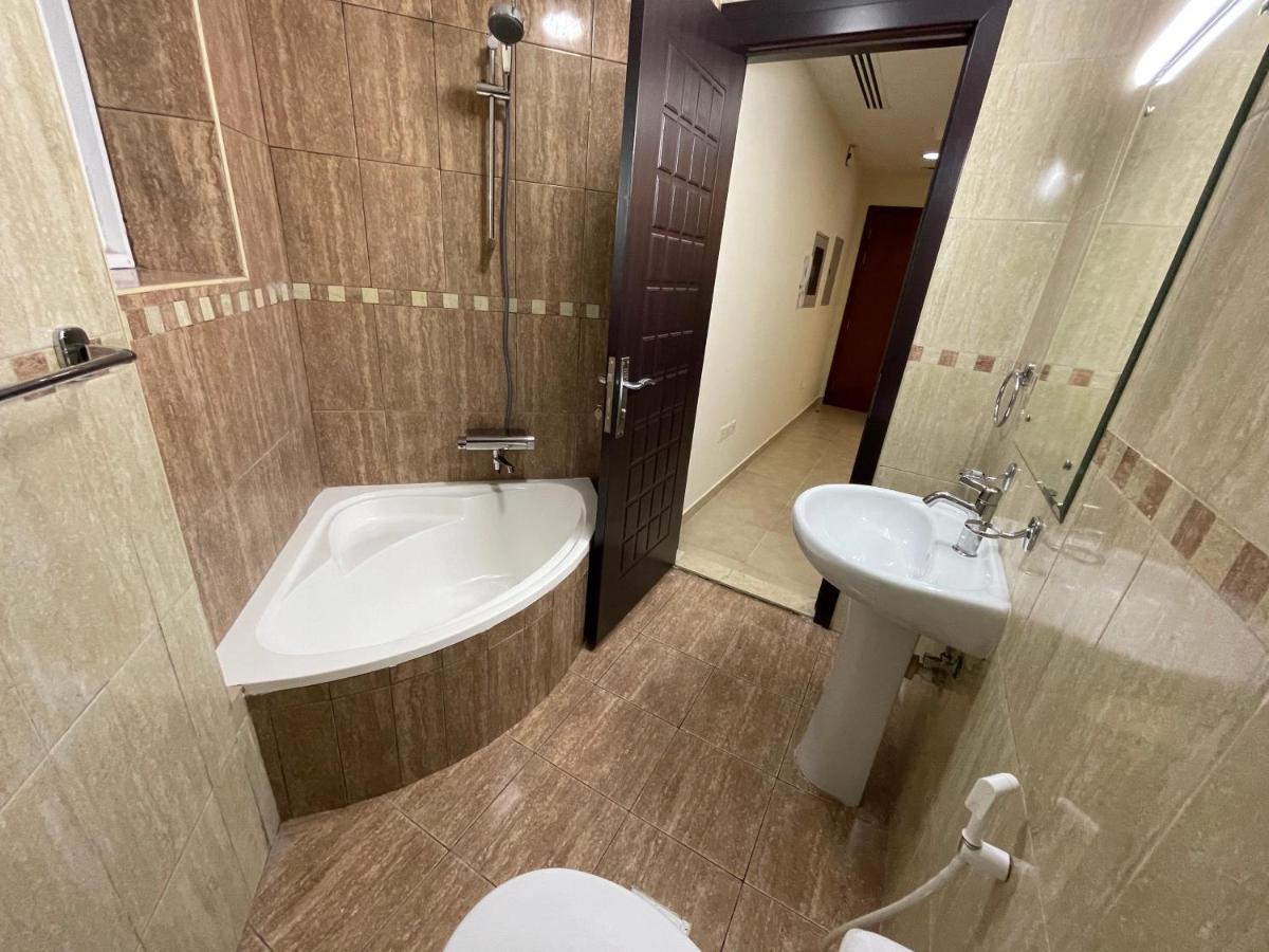Near Metrocozy & Comfy 1br In Jlt Apartamento Dubái