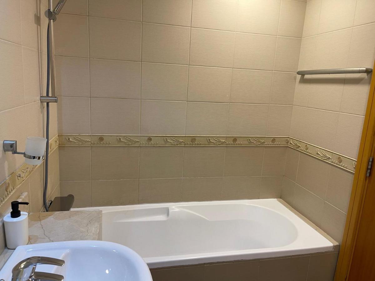 Metro Premium Location Spacious 2 Bedroom Right Next To The Metro *