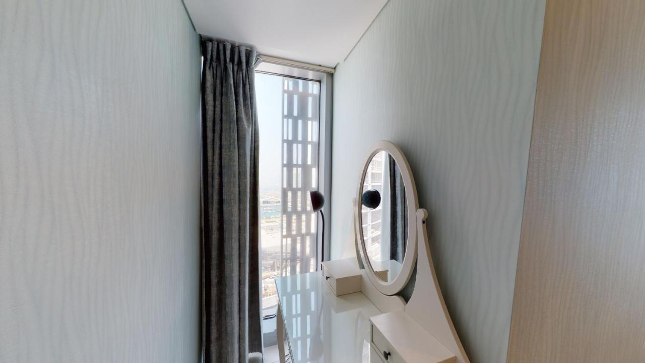 Key View - Cayan Tower Dubai
