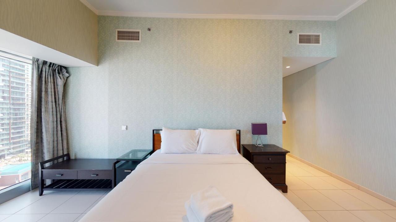 Key View - Cayan Tower Apartment Dubai