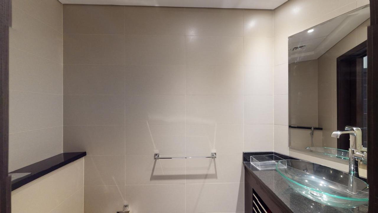 Key View - Cayan Tower Apartment
