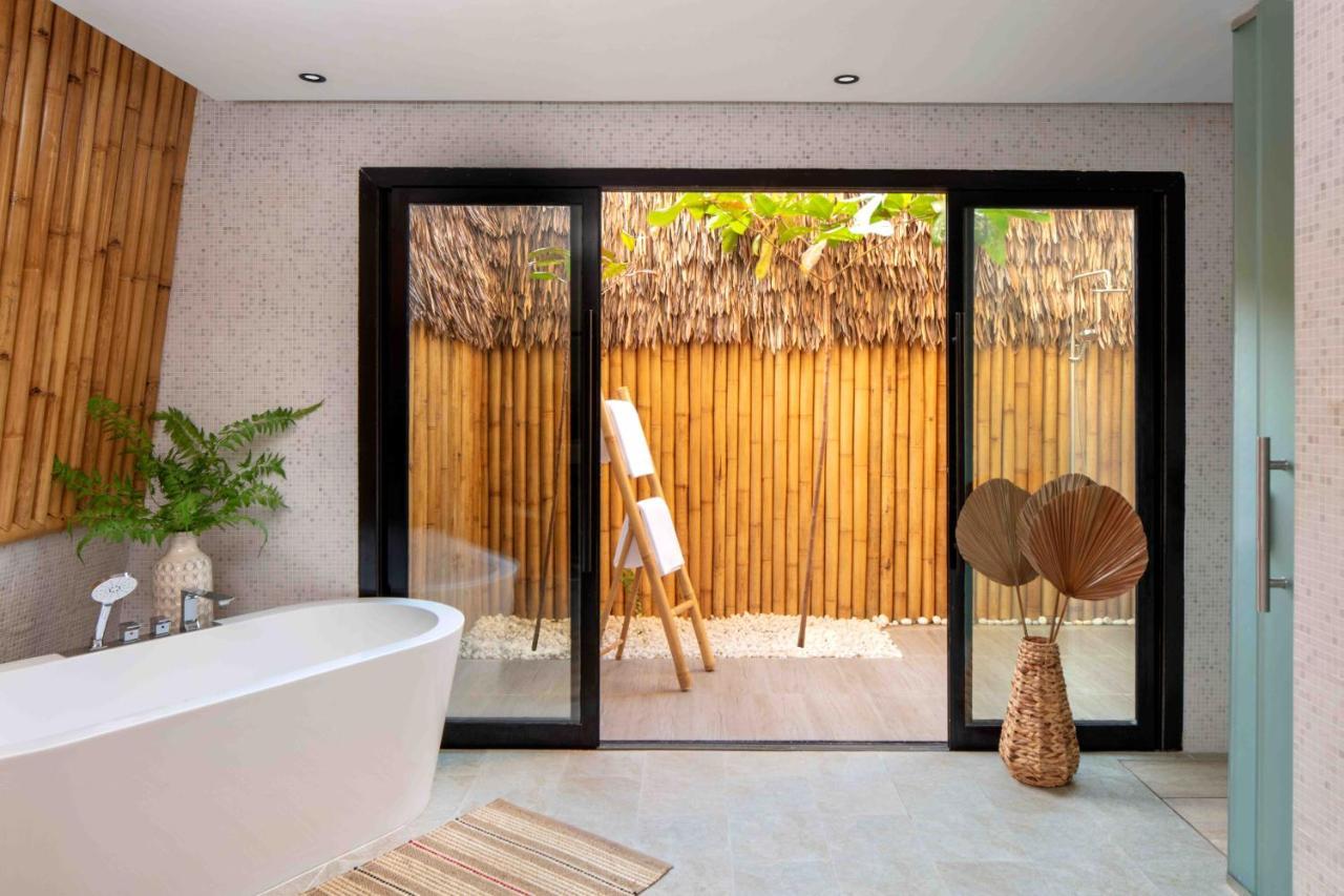 Anantara World Islands Resort