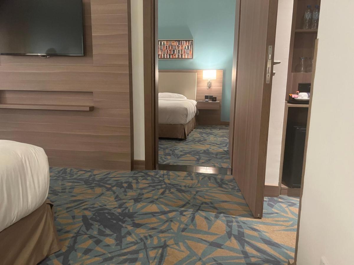 Mena Plaza Albarsha Hotel 4*