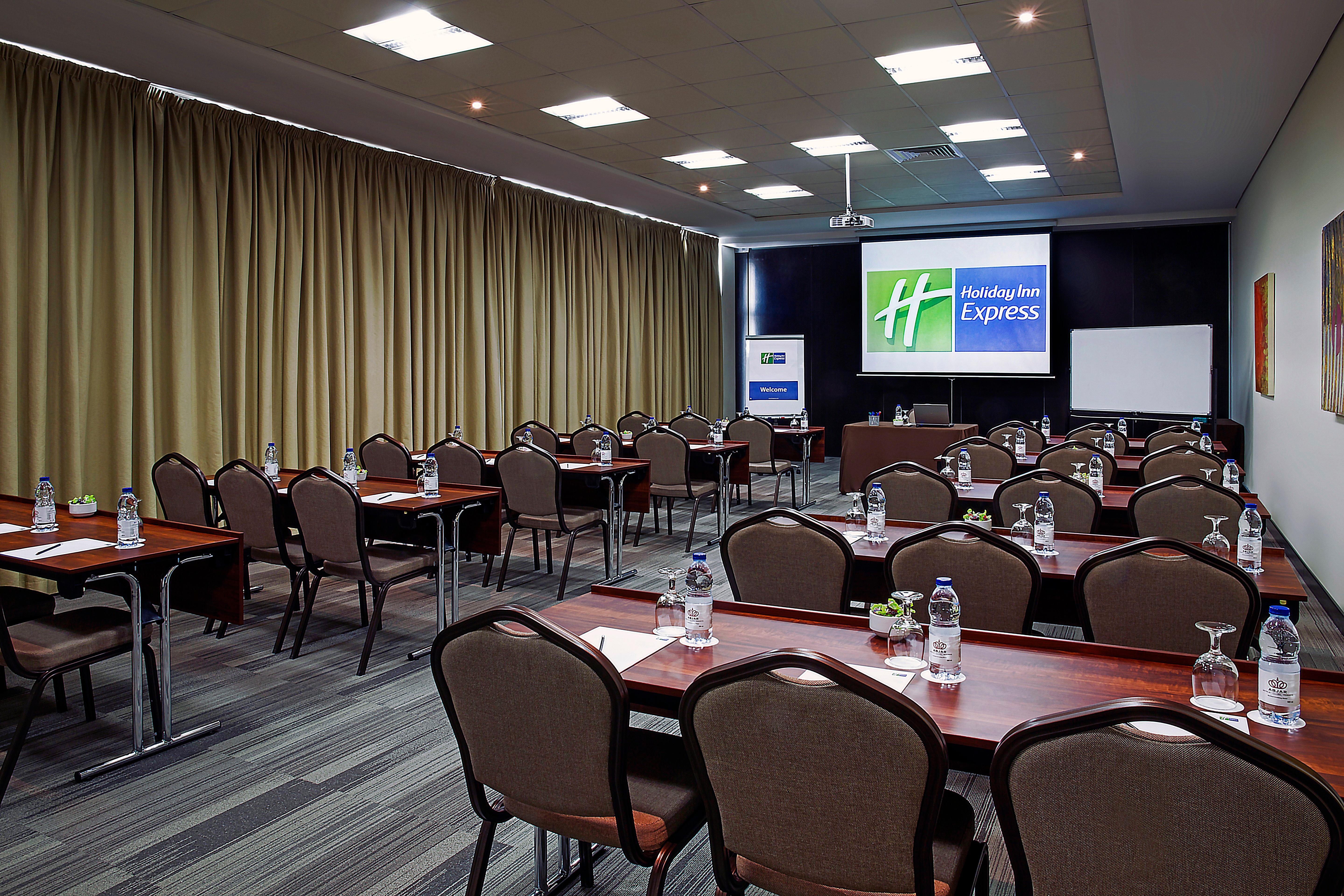 Holiday Express Internet City By Ihg