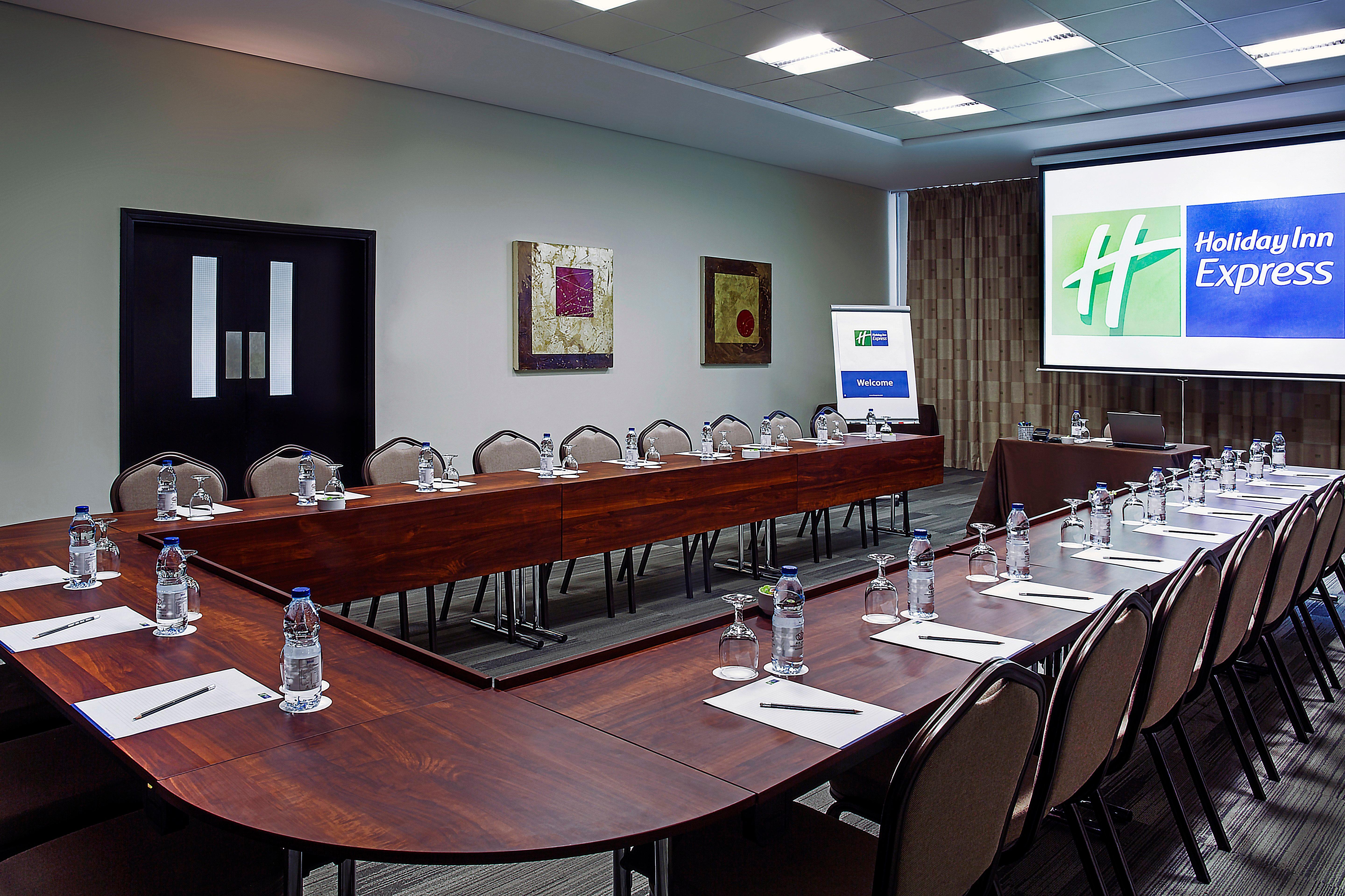 Hotel Holiday Express Internet City By Ihg 3*