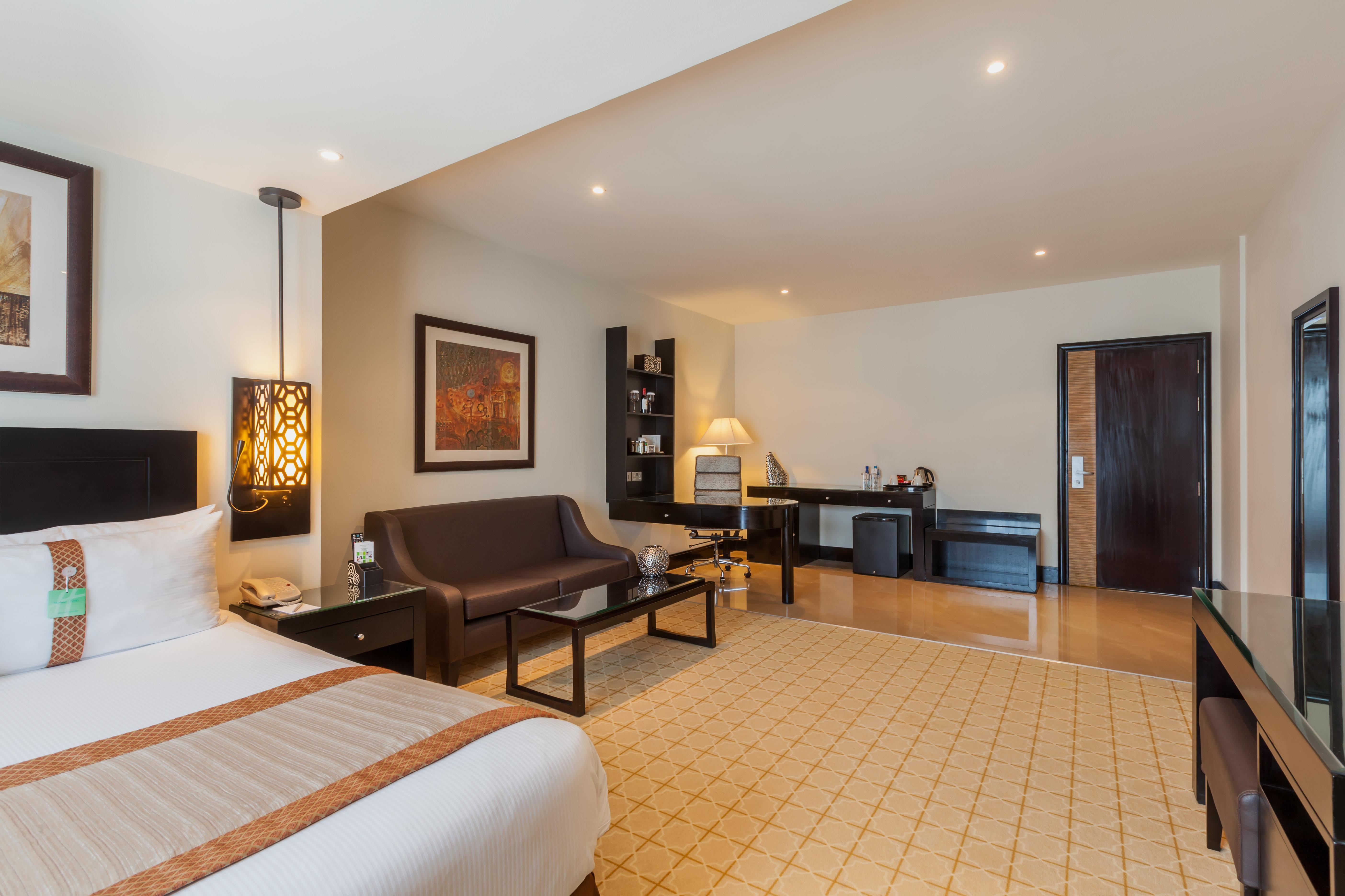 Hotel Al Barsha By Ihg 4*