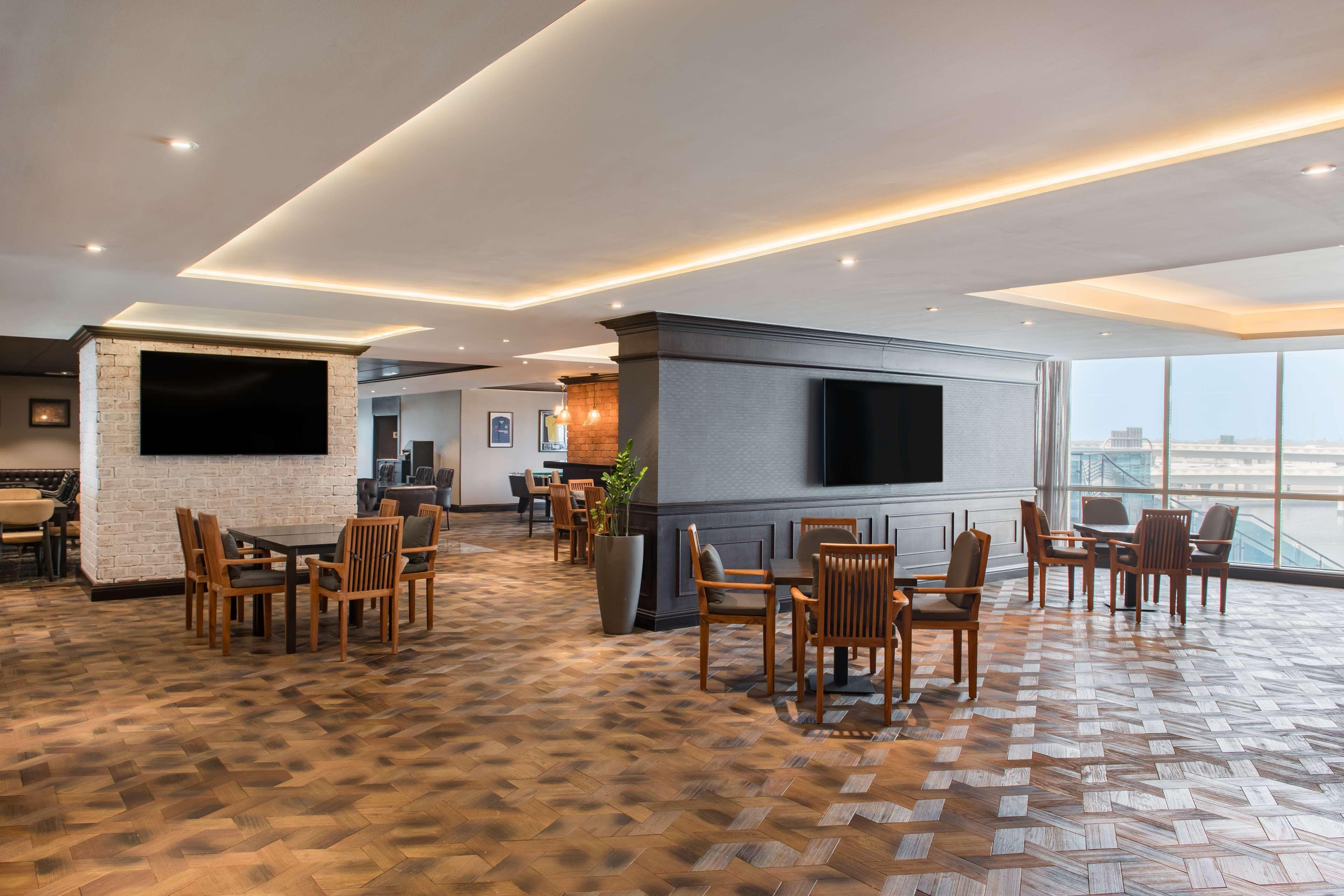 Radisson Blu Hotel, Canal View 5* Dubai
