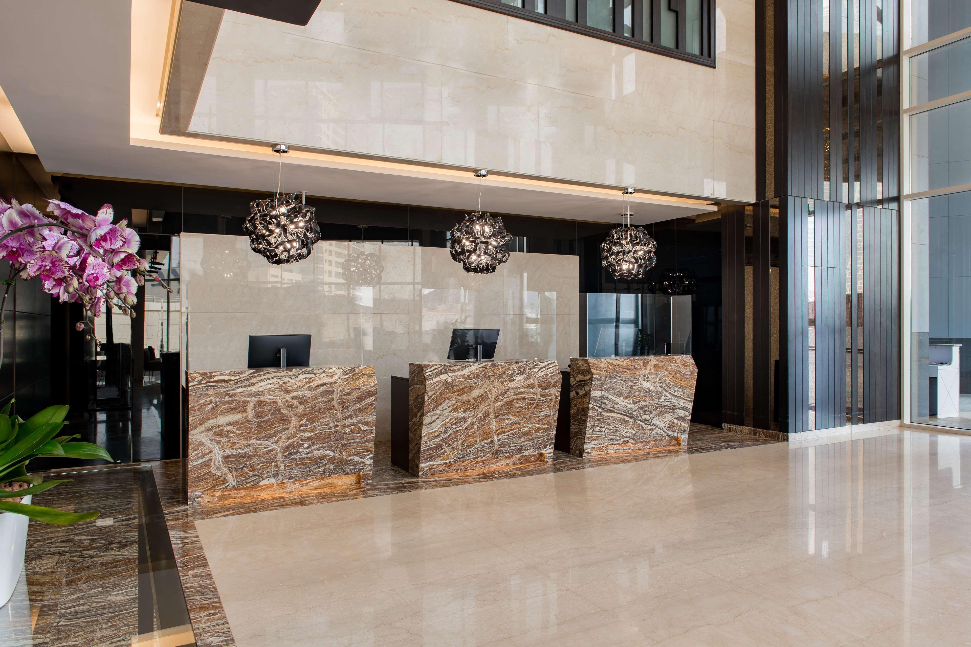 Radisson Blu Hotel, Canal View 5* Dubai