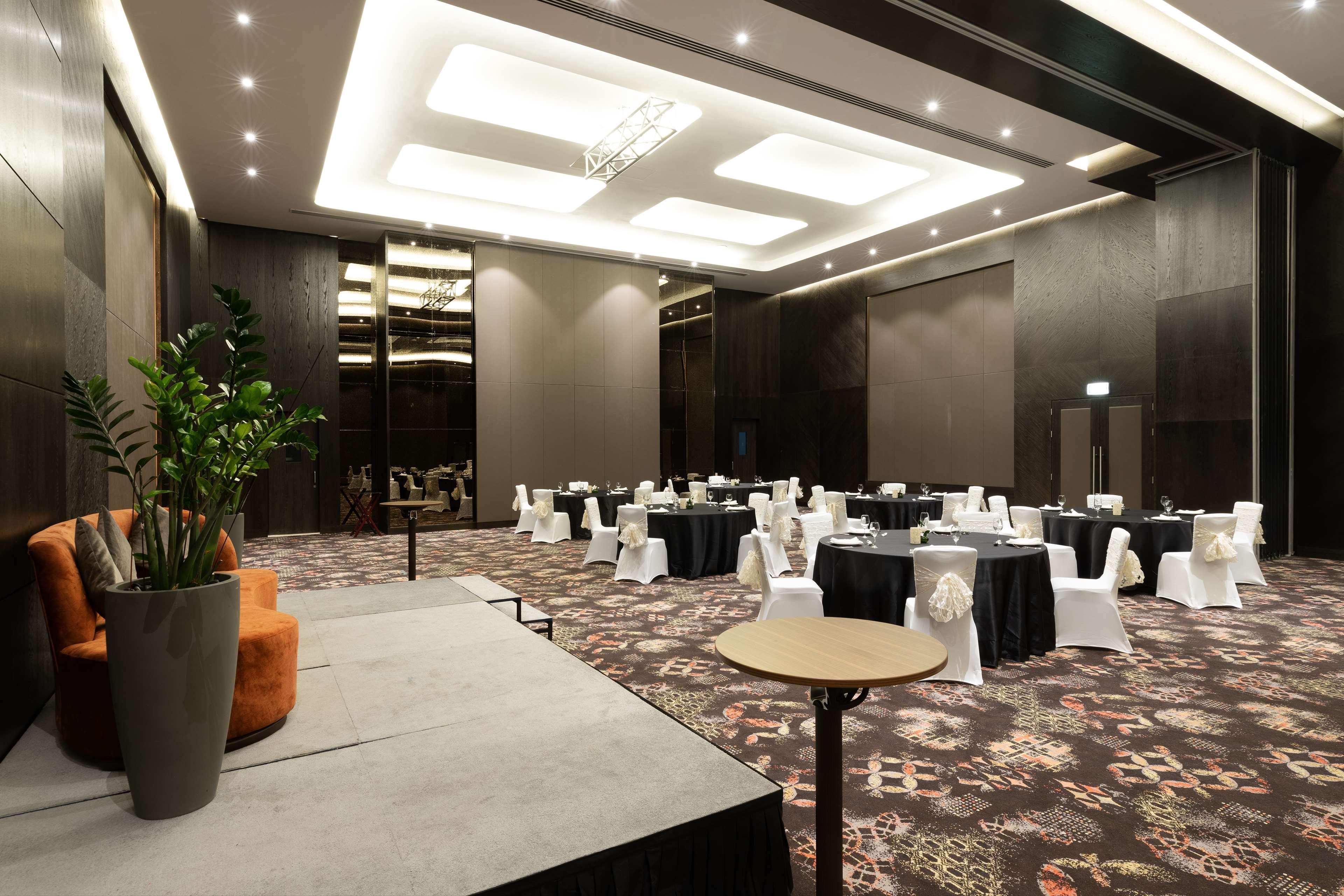 Radisson Blu Hotel, Canal View Hotel Dubai