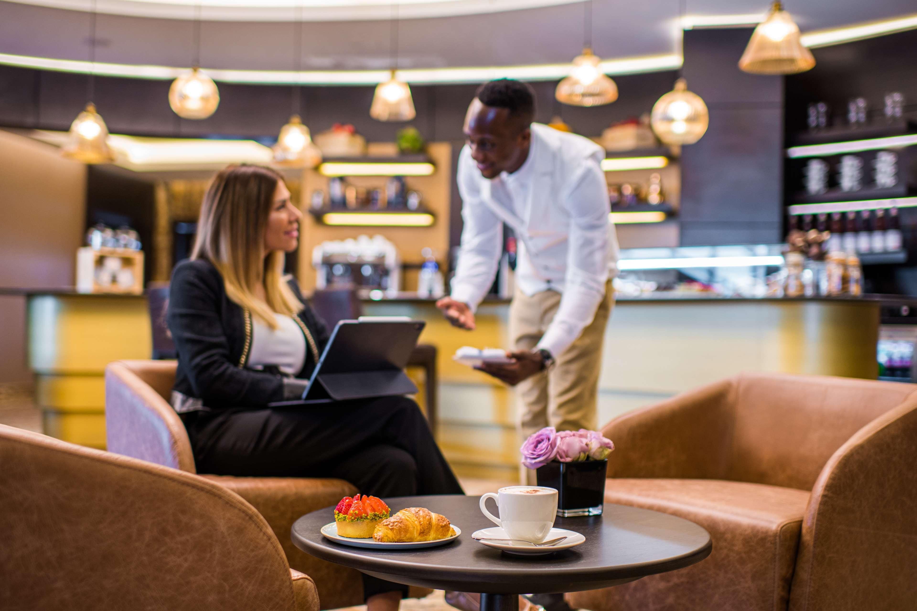 Radisson Blu Hotel, Canal View Hotel 5*