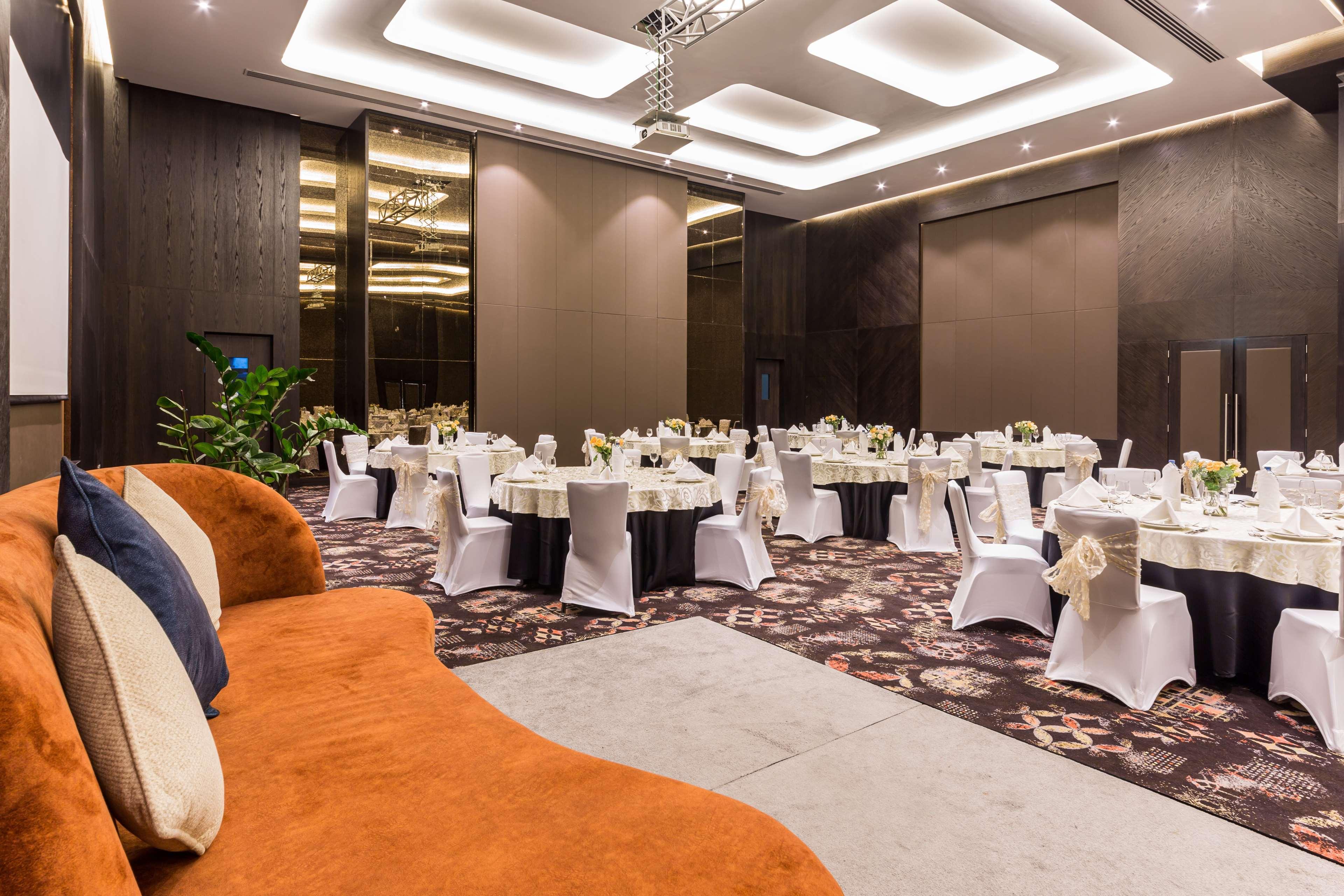 Radisson Blu Hotel, Canal View Hotel 5*