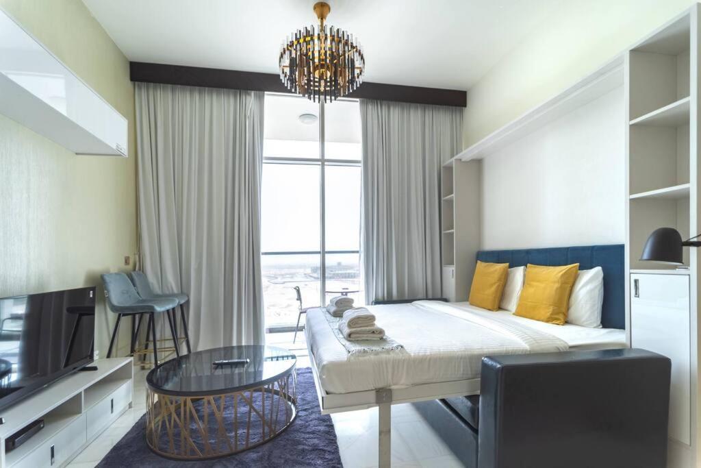 Cosy Studio With Luxurious Pool In Business Bay- Bayz Tower Dubaï
