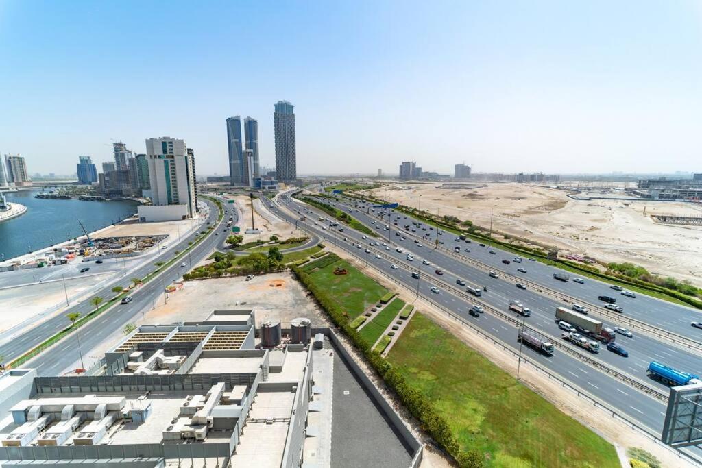 Cosy Studio With Luxurious Pool In Business Bay- Bayz Tower * Dubaï