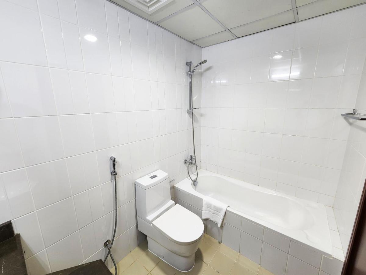 Rh- Modern Elegance 2br, Prime Location, Walk To Mall Apartemen