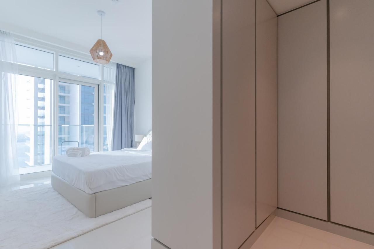 Luxfolio Retreats - Beautiful Full Sea & Palm View Apartment Dubai